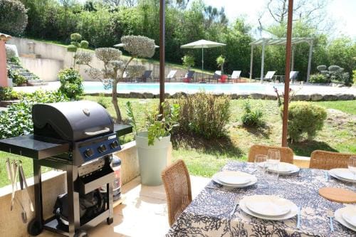 Air-conditioned villa with heated pool, Luberon, in Puget - 10 people Hotel in Provence-Alpes-Côte d'Azur