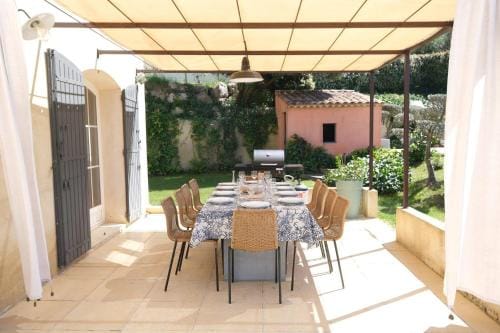 Air-conditioned villa with heated pool, Luberon, in Puget - 10 people Hotel in Provence-Alpes-Côte d'Azur