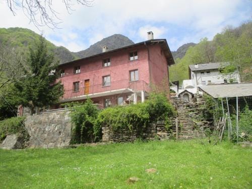 Secret Mountain Retreat Valle Cannobina (for nature Lovers only) Lodge in Canton of Ticino