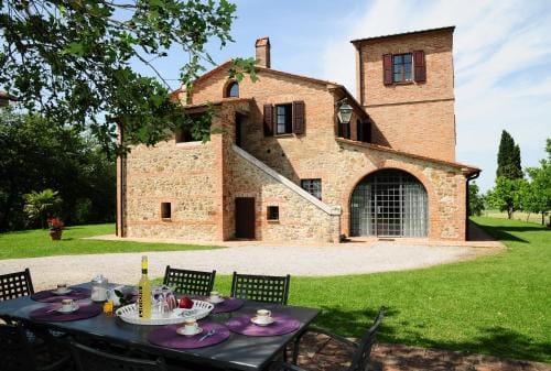Agriturismo Chieteno con piscina e AC- Cetona Hotel in Umbria