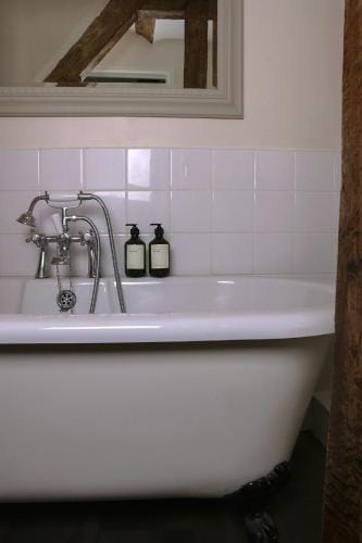 The Fleur de Lys Inn in South Oxfordshire District