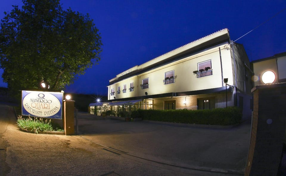 Quari Hotel Restaurant & Pizza Hotel in Veneto