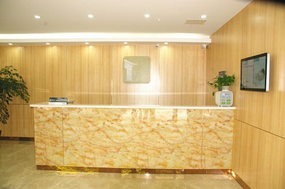 Yi Bai Liang Pin Jiu Dian Shang Hai Da Xue Hu Tai Lu Dian Hotel in Shanghai