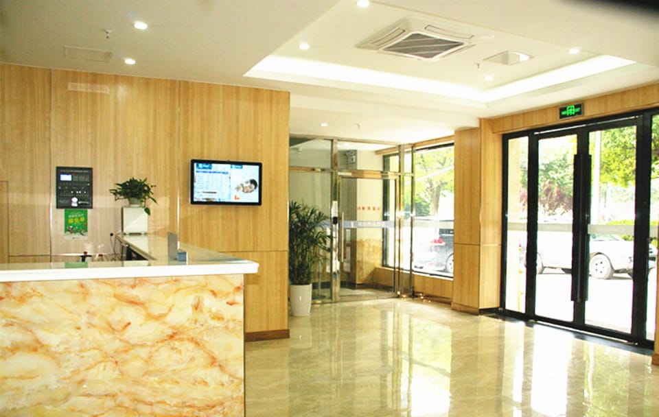 Yi Bai Liang Pin Jiu Dian Shang Hai Da Xue Hu Tai Lu Dian Hotel in Shanghai