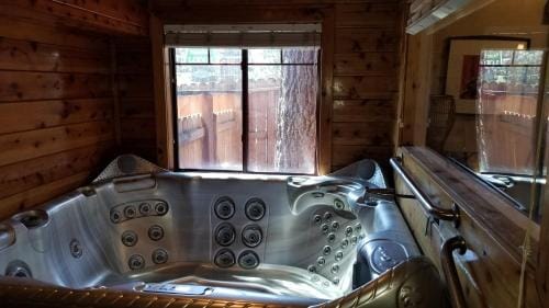 Gondola Lodge & Tahoe Beach Club Lodge in Stateline