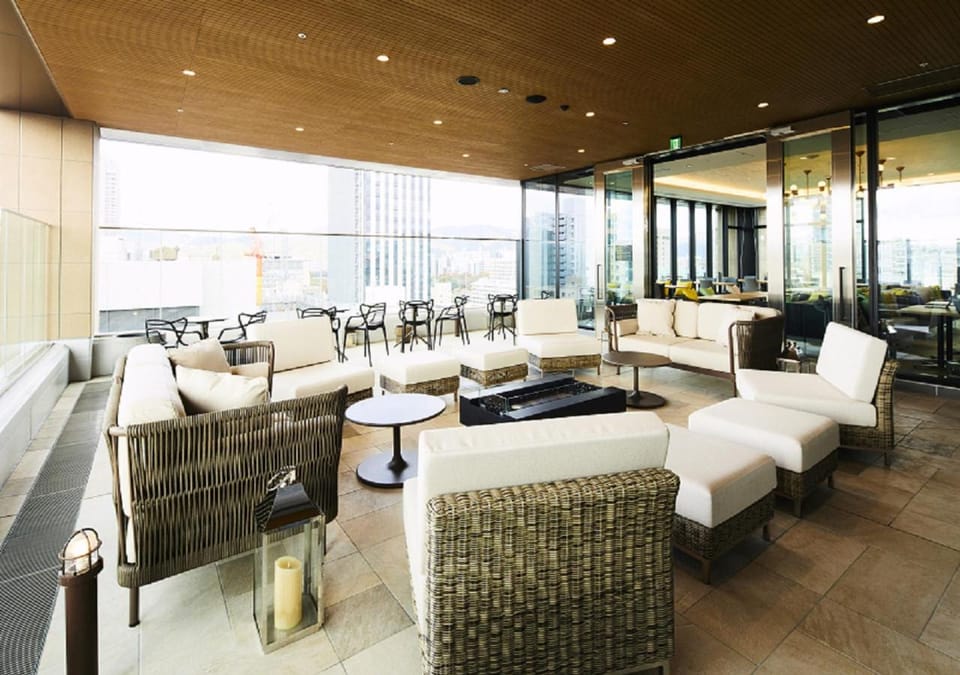 Shared lounge/TV area