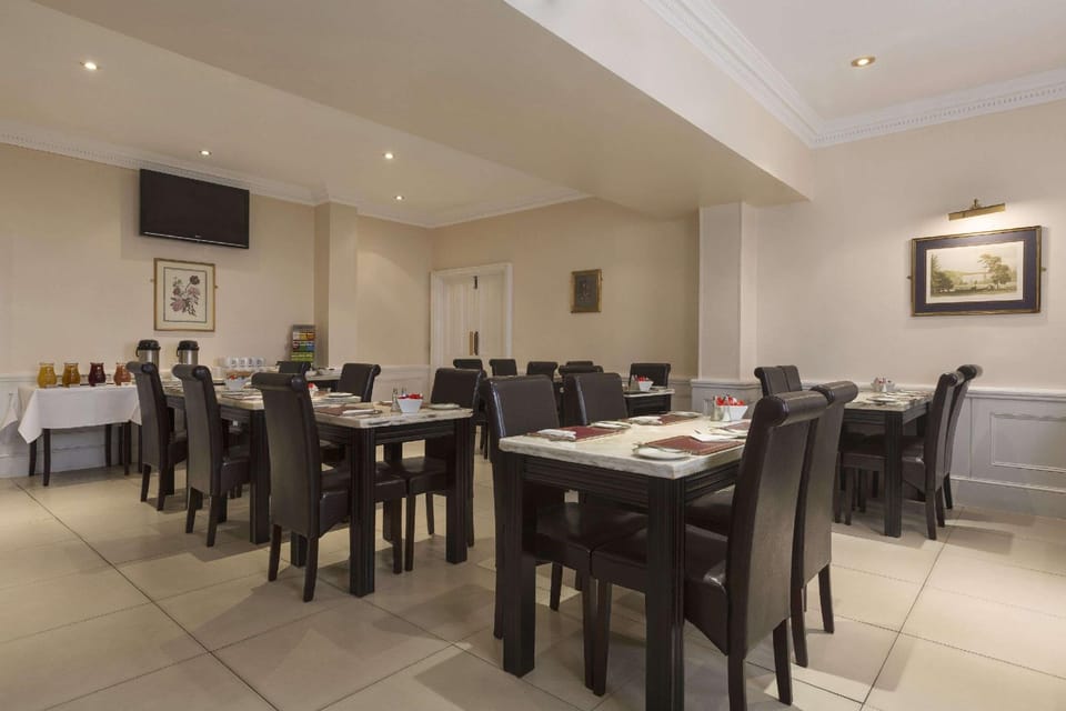 Ramada by Wyndham Crawley Gatwick Hotel in Crawley