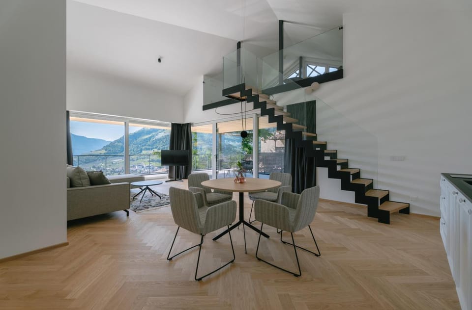 Schloss Plars wine & suites Hotel in Algund
