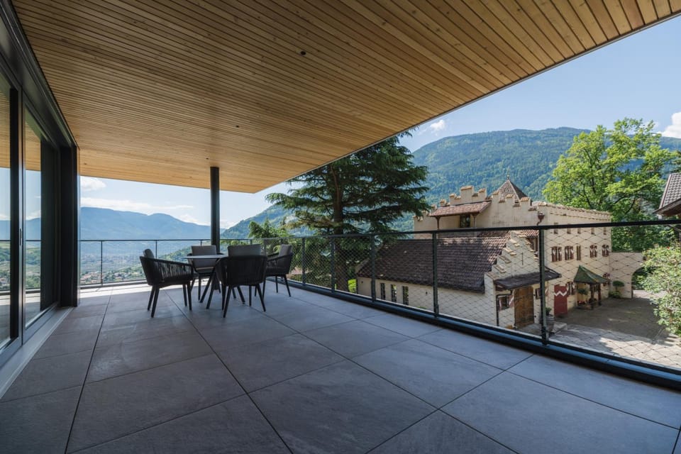 Schloss Plars wine & suites Hotel in Algund