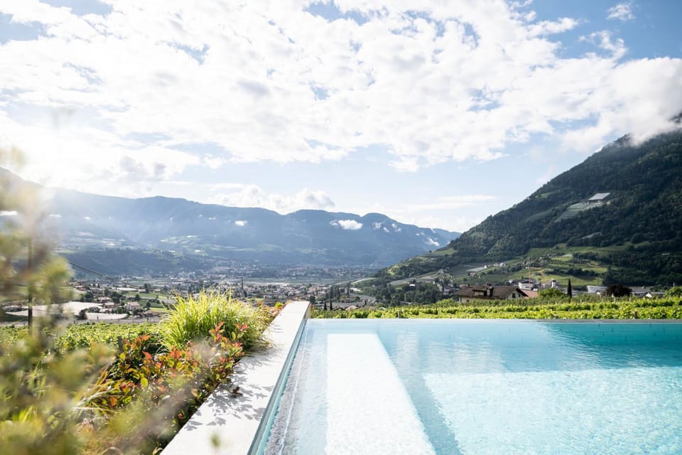 Schloss Plars wine & suites Hotel in Algund