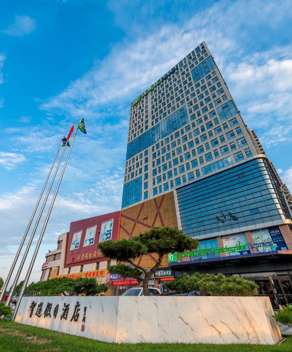 Holiday Inn Express Linyi Riverside By IHG Hotel in Jiangsu