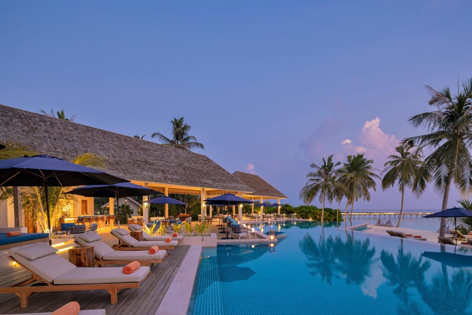 Poolside bar