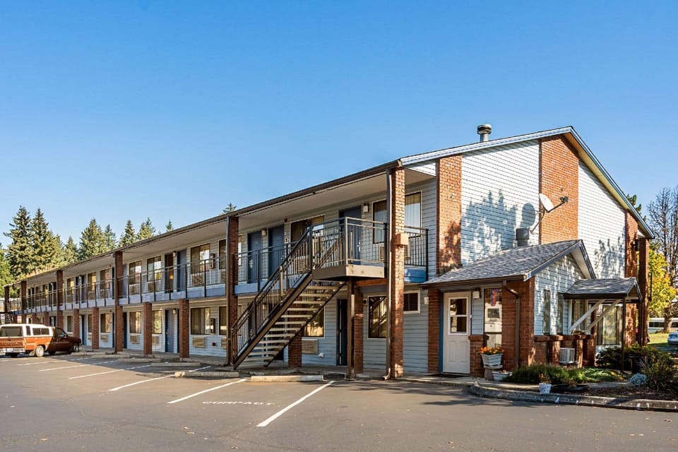 Super 8 by Wyndham Vancouver East Hotel in Vancouver