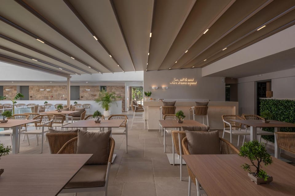Sandy Seaside Suites Hotel in Halkidiki
