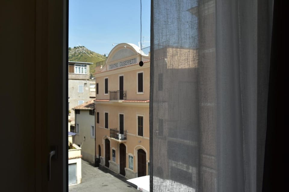 Mom Apartment Rooms&Suites Hotel in Tivoli