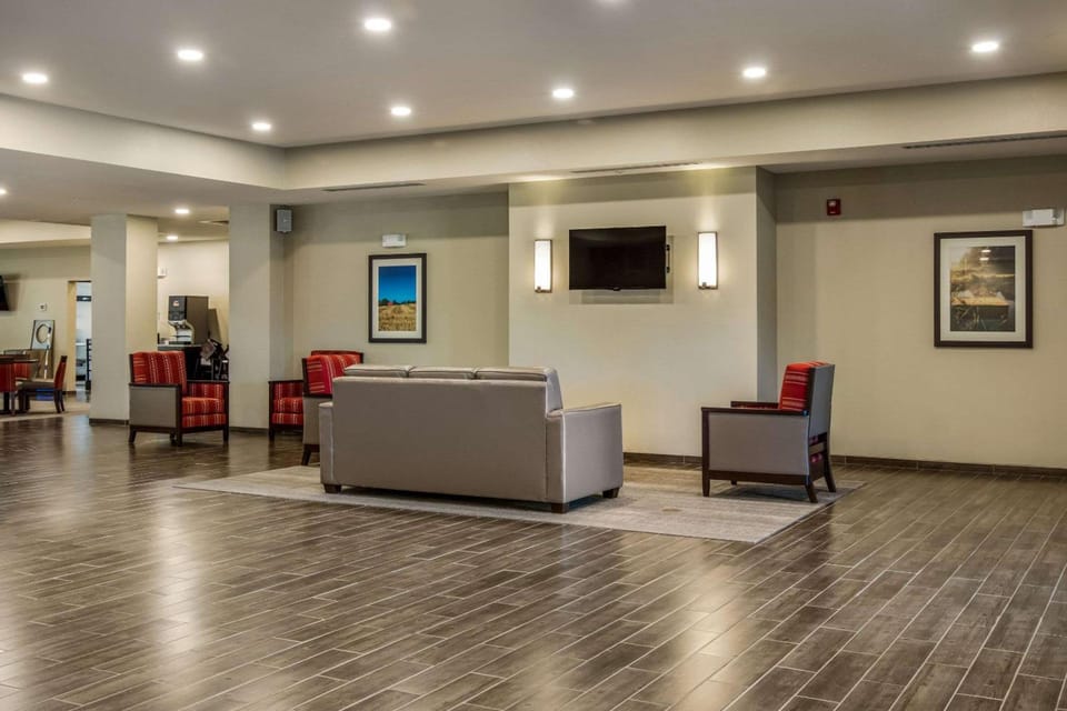 Comfort Suites Brunswick Town Center Hotel in Ohio