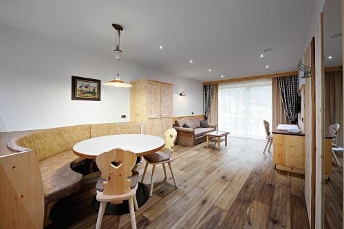 Garni Residence Soraiser Hotel in Sëlva