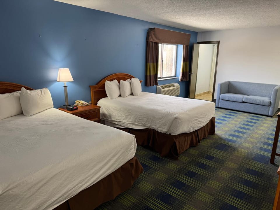 South Ridge Inn Hotel in Lake Erie