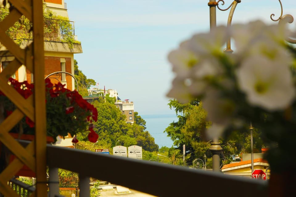 The Night Guest House Hotel in Priora
