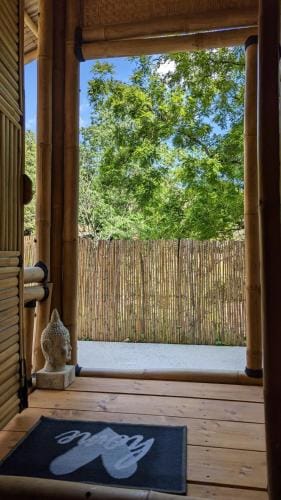 Suite Bambou Bien-etre a Bali - Le soleil des Cevennes Hotel in Auvergne-Rhône-Alpes