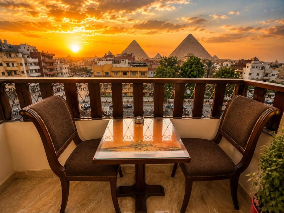Flower Pyramids Inn Hotel in Egypt