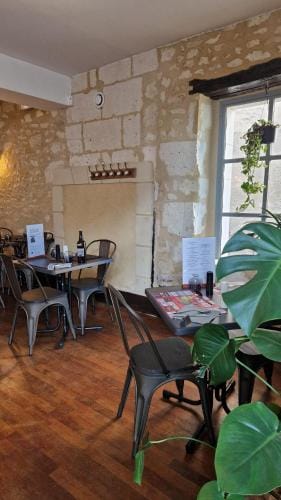 Le Perroquet Bleu Hotel in Centre-Val de Loire