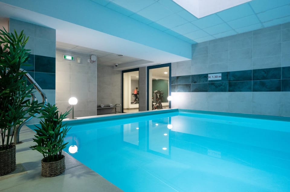 Nemea Appart Hotel Quai Victor Tours Centre Apartment hotel in Tours