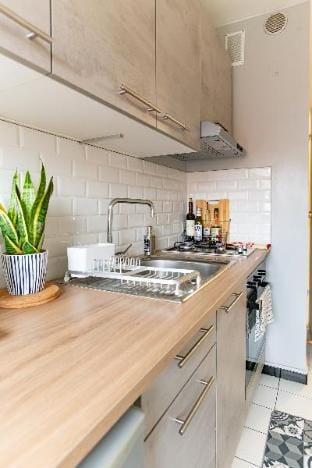 Clean Cozy Studio with Balcony Hotel in Paris