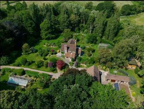 Cottage in Jacobean Farmhouse grounds Hotel in Malvern Hills District