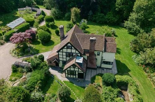 Cottage in Jacobean Farmhouse grounds Hotel in Malvern Hills District