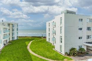 Blissview - Beach front apartment in East Wittering Village Hotel in West Wittering
