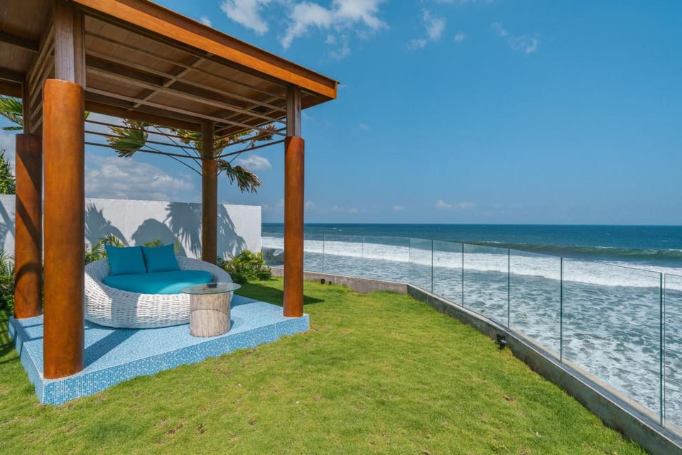 Abian Kapas Beach House  Hotel in East Selemadeg