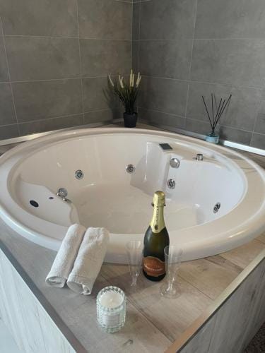 Alma Suite Bed and Breakfast Hotel in Anzio