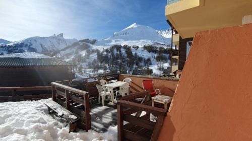 Studio rez-de-neige terrasse Hotel in Allos