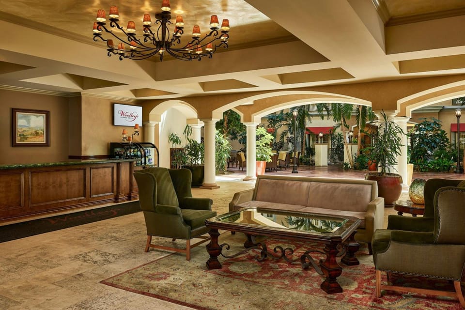 Woolley’s Classic Suites Hotel in Aurora