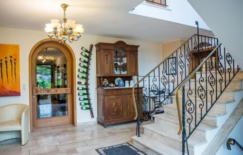 Weingut Erich Serwazi Hotel in Ediger-Eller