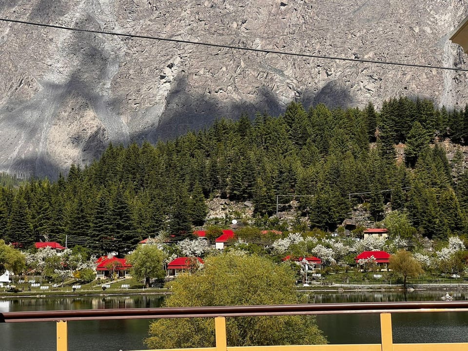 Hotel Mountain Lagoon Hotel in Pakistan