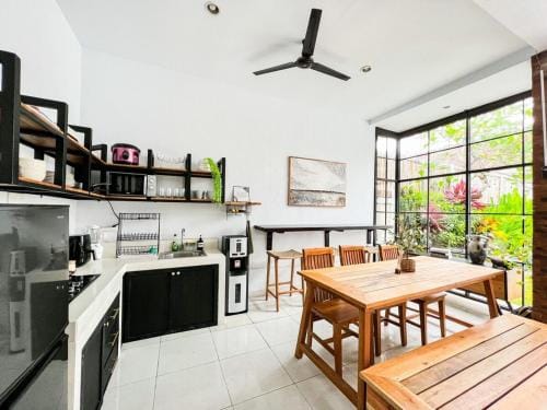Island Boy Guesthouse T Prime Location In Canggu Hotel in North Kuta