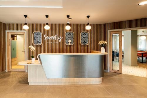 Sweetly Versailles St Cyr l'ecole Hotel in Montigny-le-Bretonneux
