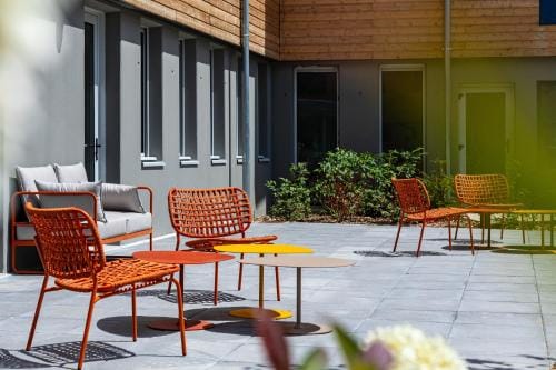 Sweetly Versailles St Cyr l'ecole Hotel in Montigny-le-Bretonneux