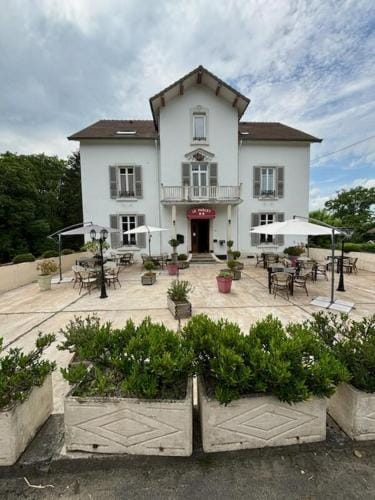 Logis Hotel & Restaurant Le Parcey Hotel in Dole