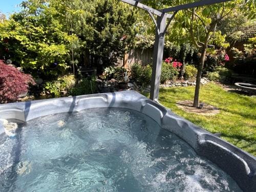 Brookside Falls Guesthouse Hotel in Nanaimo