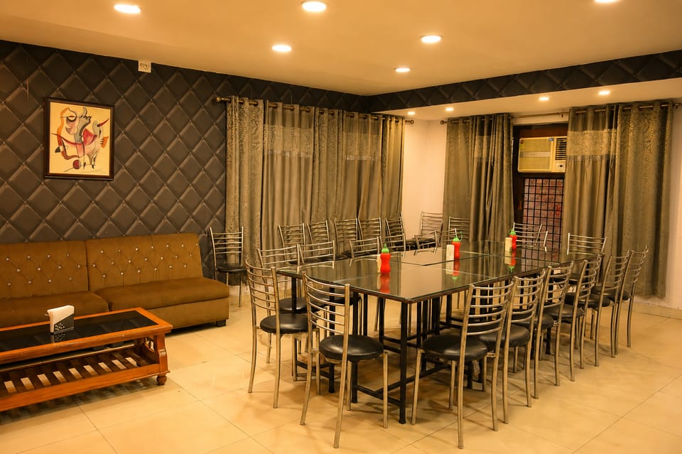Mansarover Hotel & Banquets Hotel in Uttar Pradesh