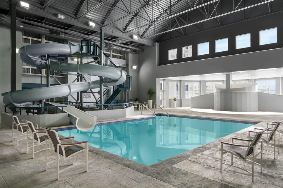 Delta Hotels Green Bay Hotel in Ashwaubenon