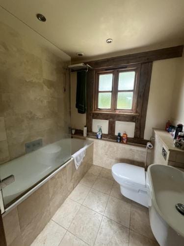 Stay with Robin Hotel in Horsham District