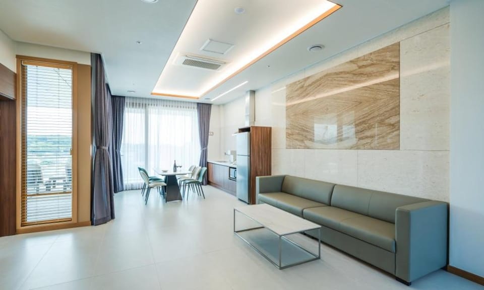 Dongho Beach Hotel Hotel in South Korea