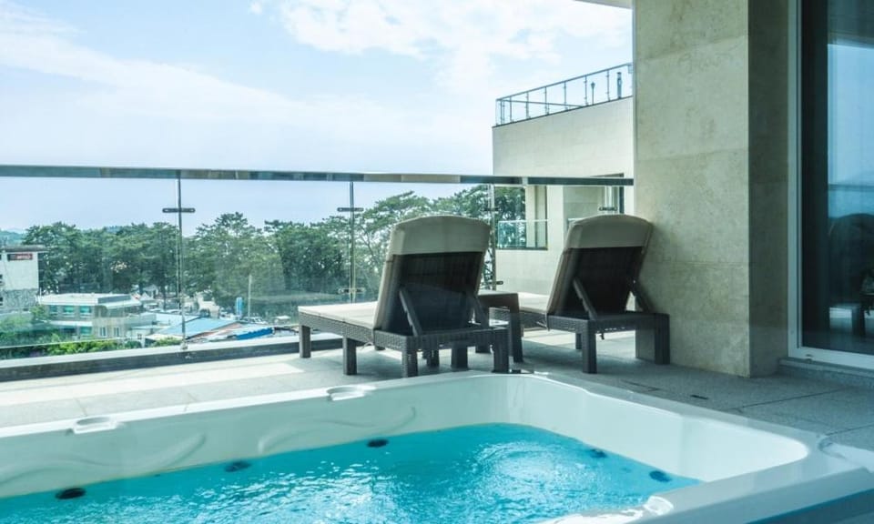 Dongho Beach Hotel Hotel in South Korea