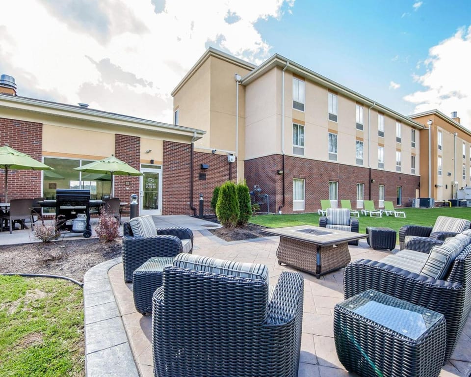 Comfort Suites Marietta-Parkersburg Hotel in Marietta