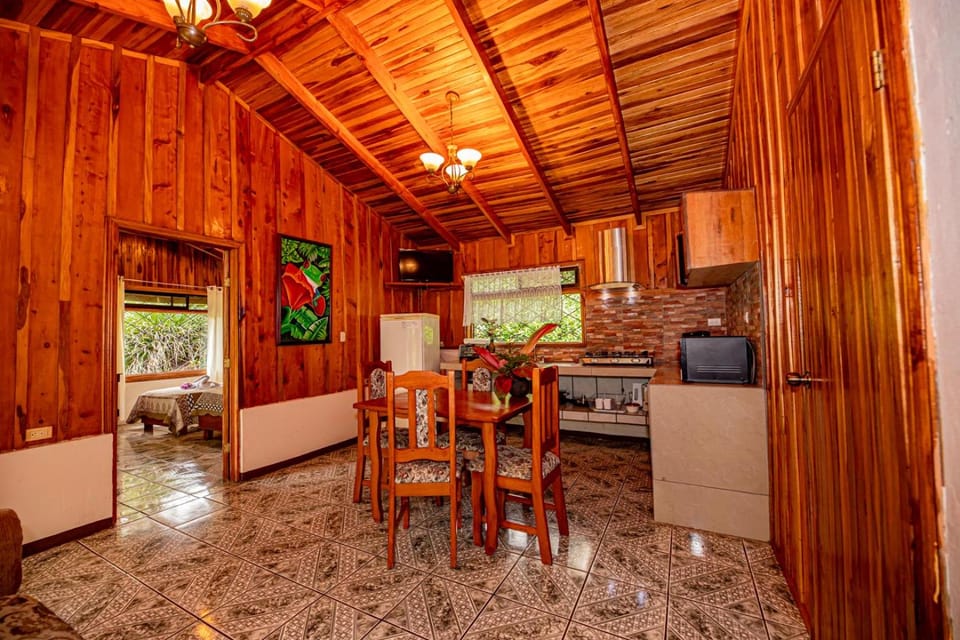 Cabanas La Pradera Hotel in Monteverde