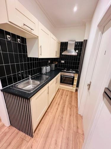 R1 - Stylish Private Room opposite Queen Elizabeth Hospital - Harborne Birmingham Hotel in Birmingham